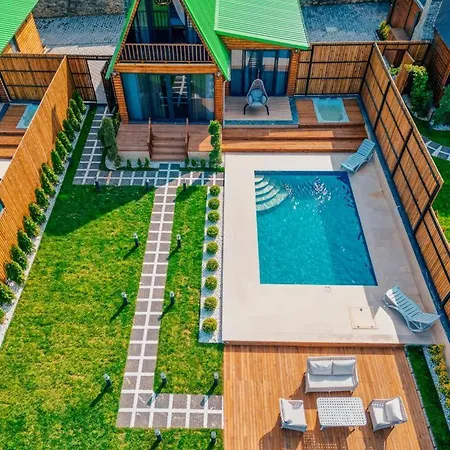 Alit Garden سبانجا